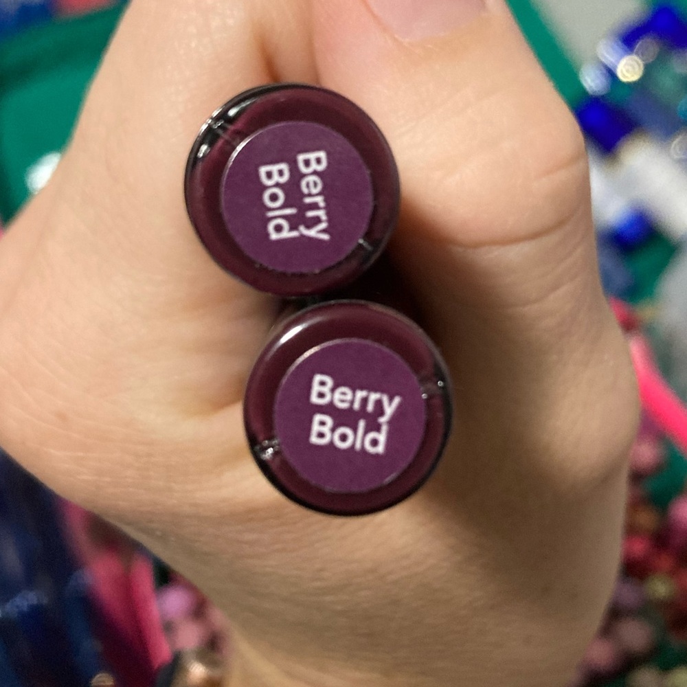 Berry bold gloss